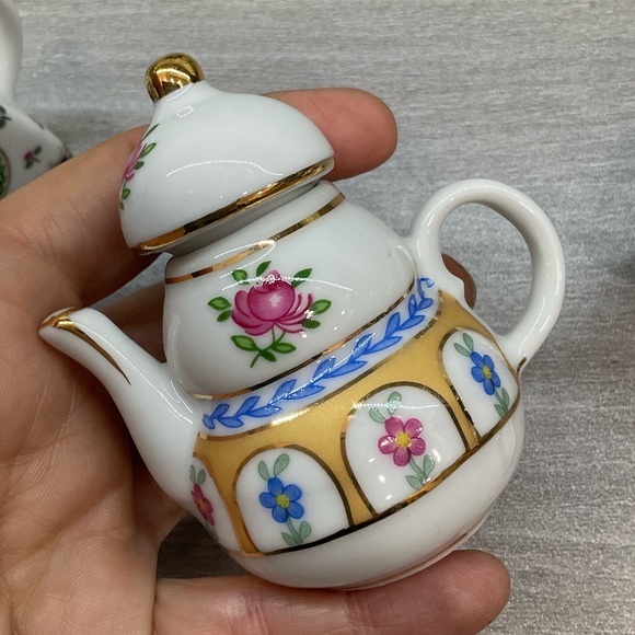 FOUR 1898 MINIATURE TEAPOTS WIYH LIDS - Picture 6 of 11